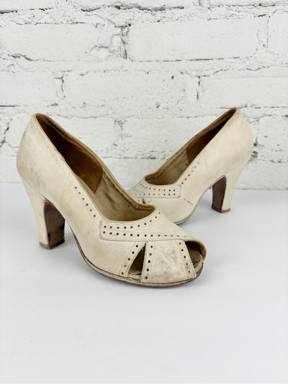 VTG 30s 40s Jacqueline Wohl Cream Vintage Peep Toe Cutout Heels
